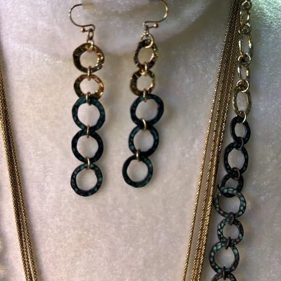 🫂Three piece necklace and earring set🫂 - Picture 2 of 4